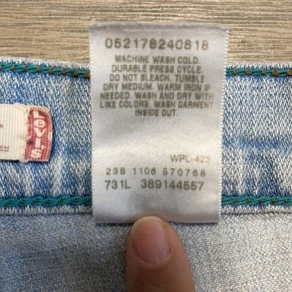 Levi’s Vintage High Rise Denim Shorts Light Wash Size 12 - Picture 4 of 10
